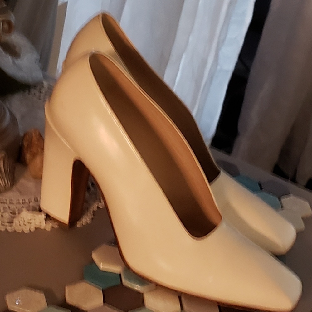 Aurh. Dior heels in white